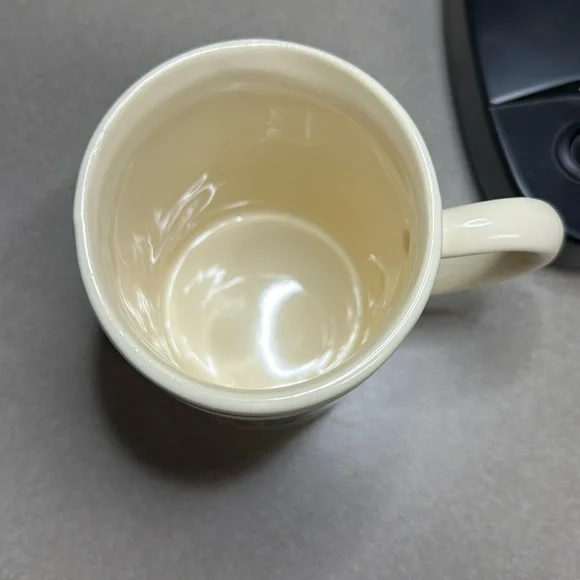 United Way Mug with colored pencils, stars and United Way Logo - Picture 6 of 7